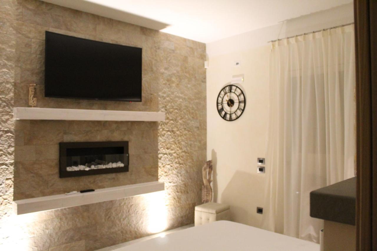 Villa Martina Luxury Rooms Desenzano del Garda Exterior foto