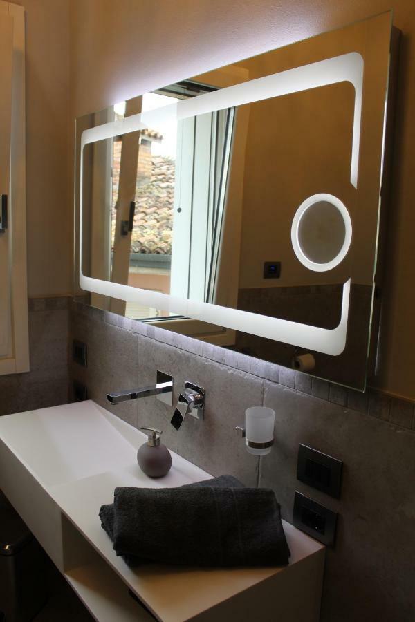 Villa Martina Luxury Rooms Desenzano del Garda Exterior foto