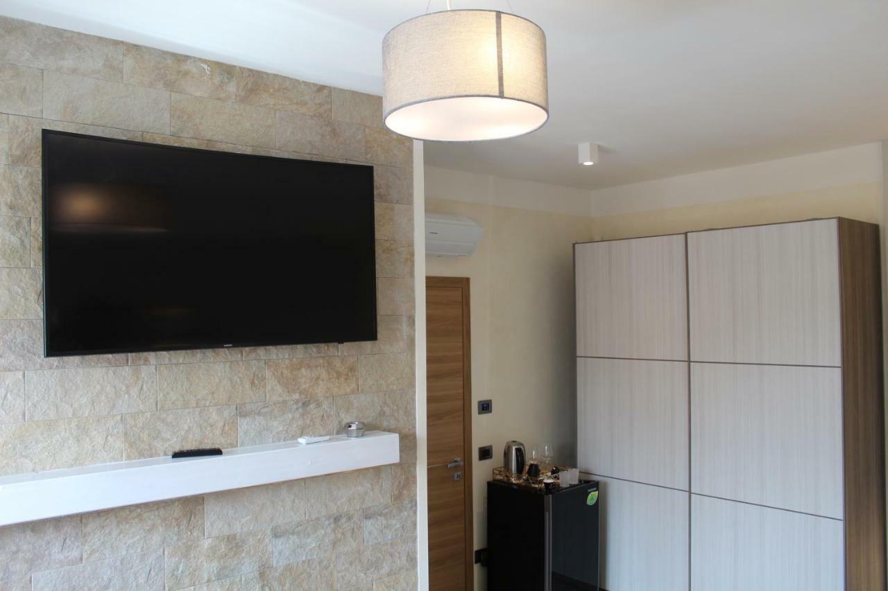 Villa Martina Luxury Rooms Desenzano del Garda Exterior foto