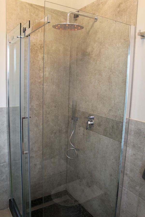 Villa Martina Luxury Rooms Desenzano del Garda Exterior foto